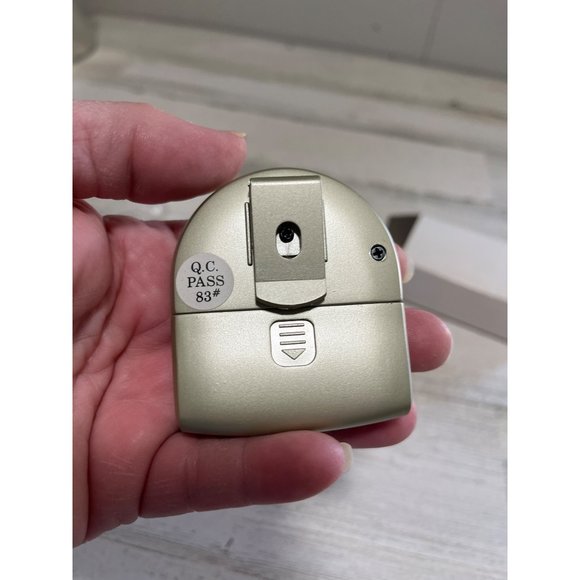 Bell & Howell FM auto scan portable radio with earbuds - Picture 3 of 5